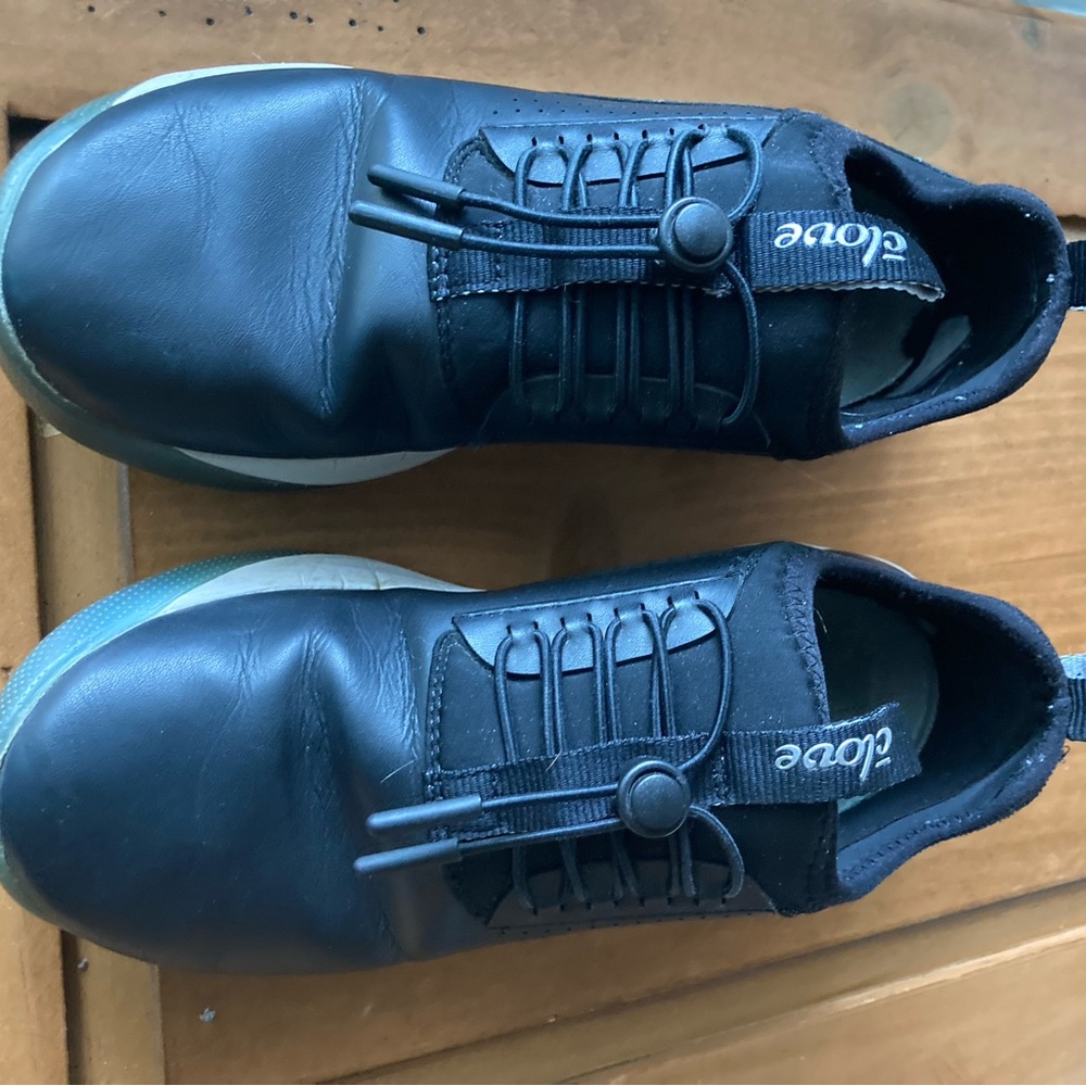 FLASH SALE.  Clove Womens Medical Shoes -  7B